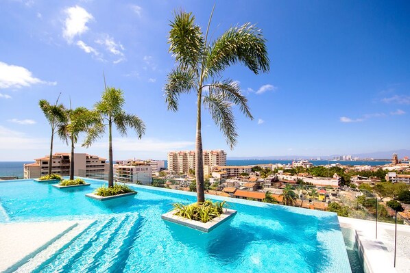 Outdoor pool, an infinity pool