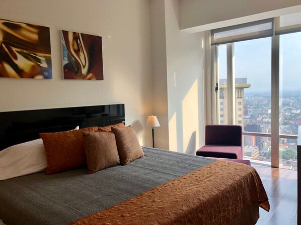 Comfort-Apartment, 1 King-Bett, Stadtblick | 1 Schlafzimmer, Bügeleisen/Bügelbrett, kostenloses WLAN