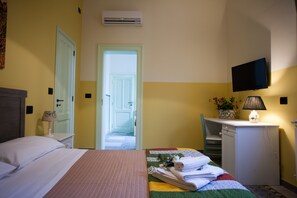 家庭房 | 高档床上用品、免费迷你吧物品、客房内保险箱、办公桌