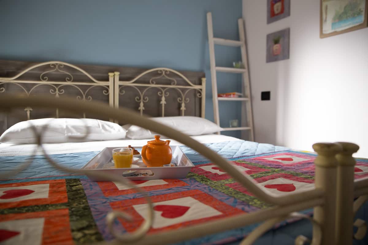 Camera con letto matrimoniale o 2 letti singoli | Biancheria da letto di alta qualità