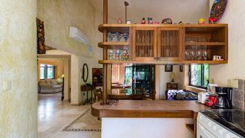 Casa, 2 habitaciones | Cocina privada | Refrigerador, microondas, horno y parrilla de estufa