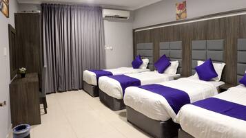 Apartment, 2 Bedrooms | Egyptian cotton sheets, premium bedding, blackout drapes