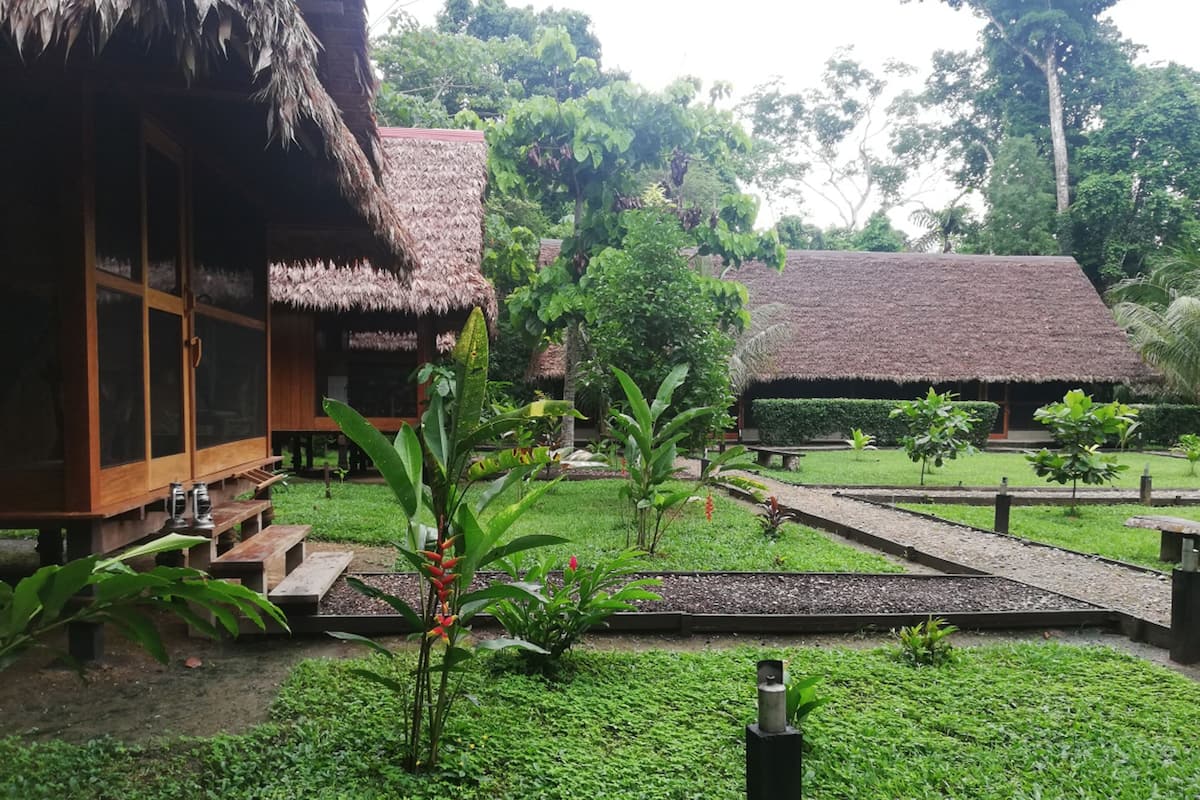 Bungalow | 1 camera, una scrivania, Wi-Fi gratuito, lenzuola