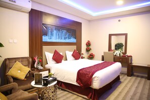 双人房或双床房 | 高档床上用品、特色装修、特色家居、遮光窗帘