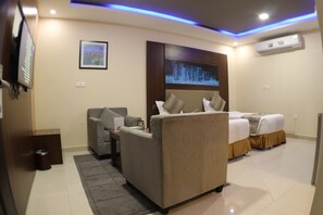 双人房或双床房 | 高档床上用品、特色装修、特色家居、遮光窗帘