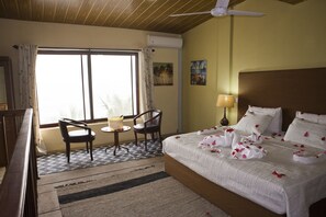 Duplex, Ocean View | Premium bedding, desk, soundproofing, WiFi