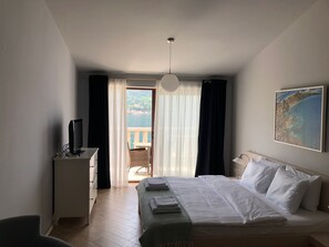 Comfort Studio, Sea View | Premium bedding, in-room safe, desk, iron/ironing board - Bella di Mare apartments (Kotor)