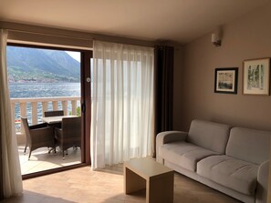 Superior Apartment, 1 Bedroom, Sea View | Living area | Flat-screen TV - Bella di Mare apartments (Kotor)
