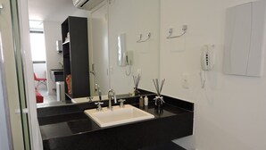 Studio, Non Smoking | Bathroom | Shower, free toiletries, towels - SmartSharing Vn Gomes de Carvalho (São Paulo)