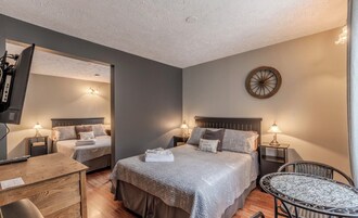 Wifi gratis, decoración personalizada y muebles diferentes 