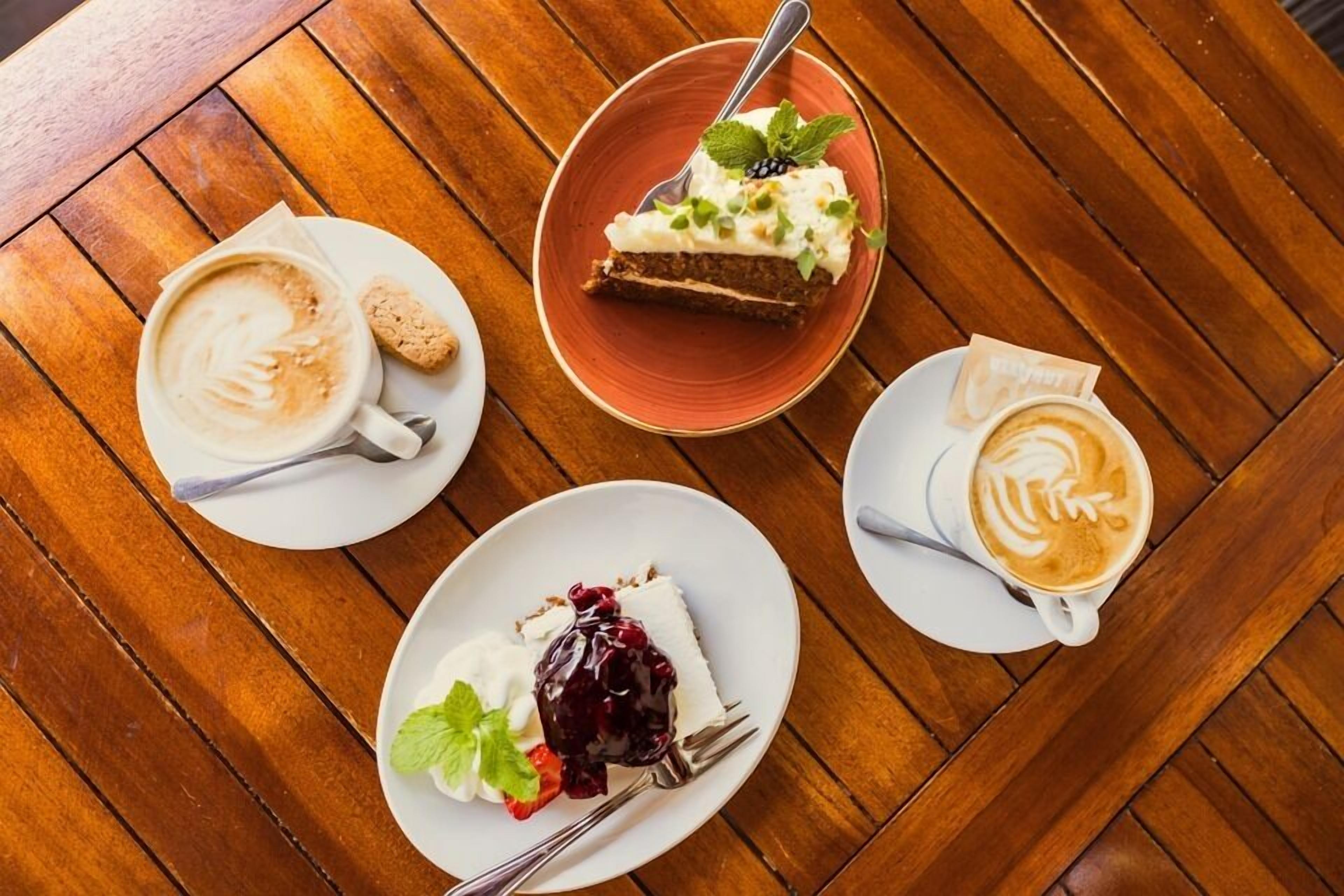 2 restaurants, breakfast, lunch, dinner served; international cuisine