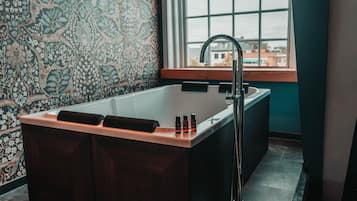 Royal Suite, 1 King Bed | Bathroom
