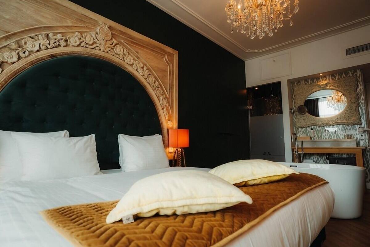 classic suite | bathroom | shower, rainfall showerhead, designer toiletries, hair dryer