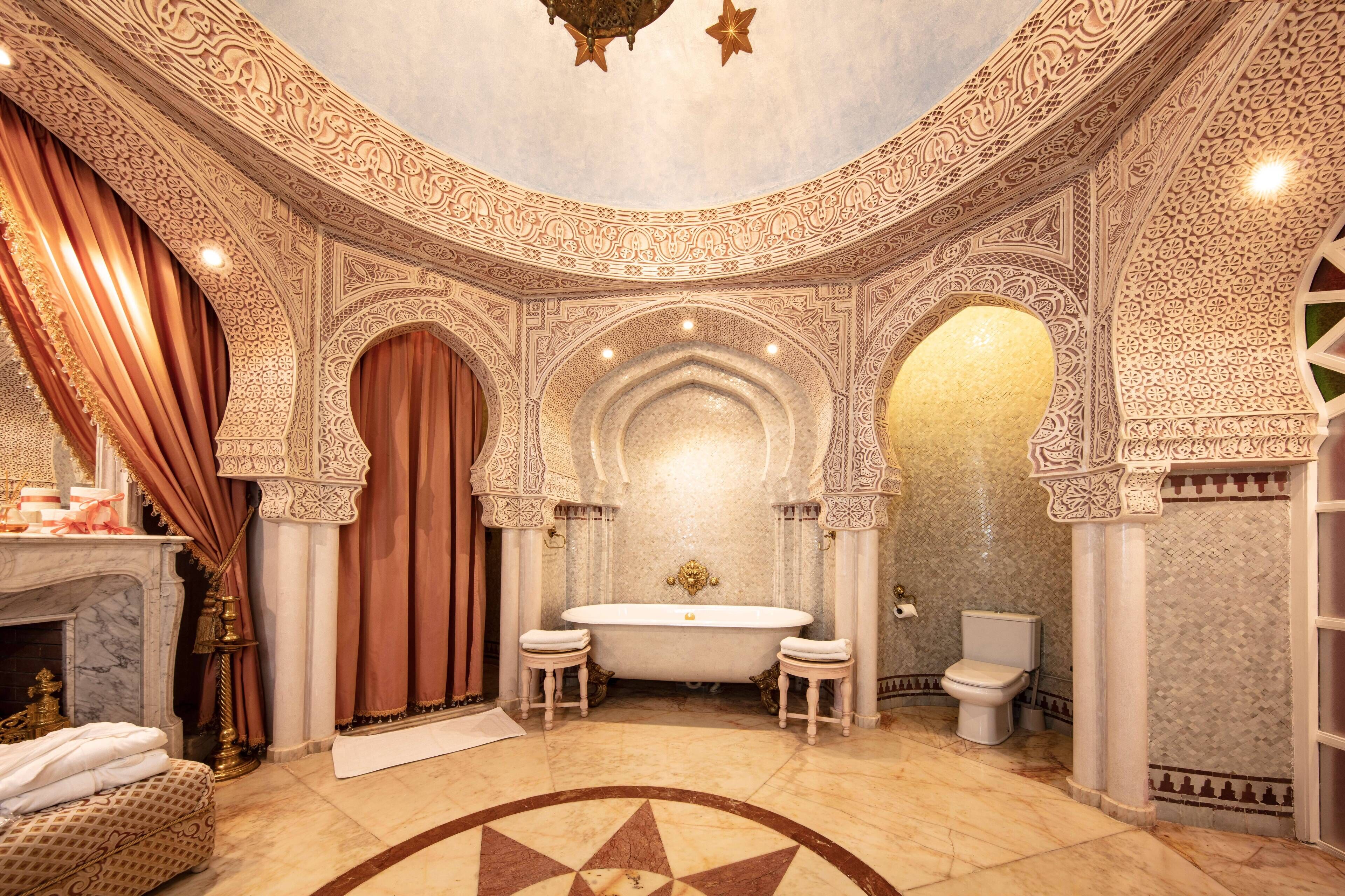 Suite Royal | Baño | Amenidades de baño ecológicas, secadora de cabello, pantuflas, toallas 
