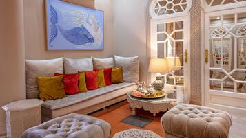 Presidential Suite, 2 Bedrooms | Living area | TV, Netflix