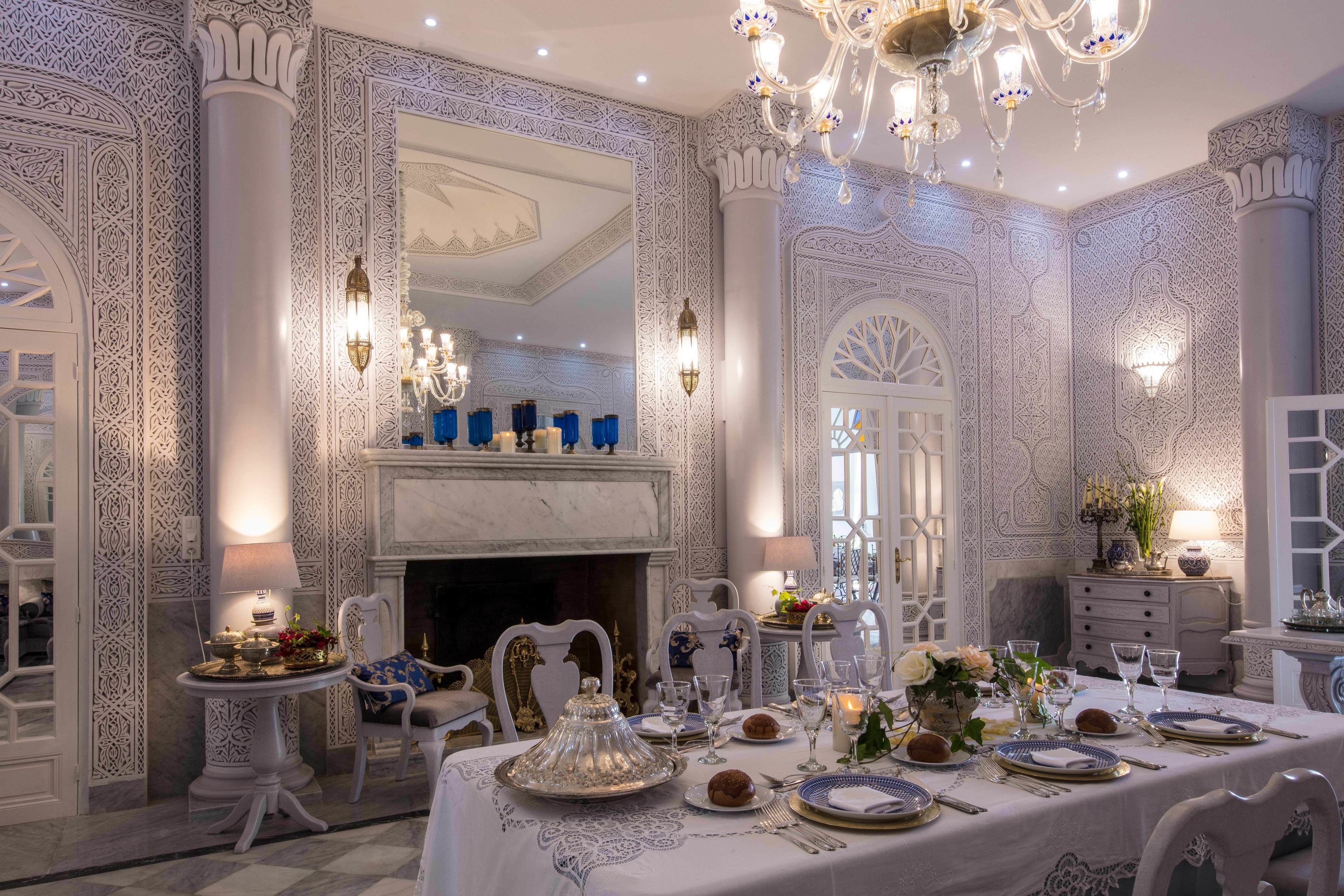 Free daily full breakfast 