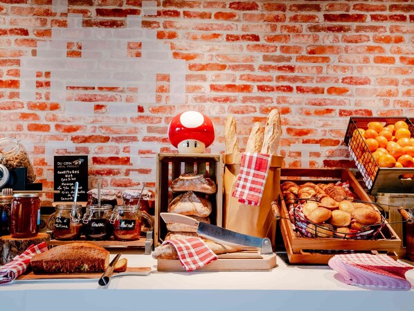 Buffet déjeuner gratuit tous les jours
