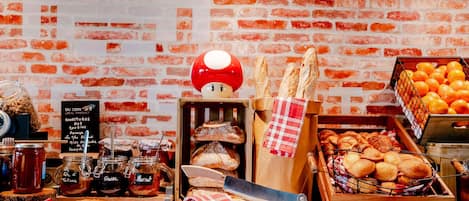 Petit déjeuner buffet (14 EUR par personne)