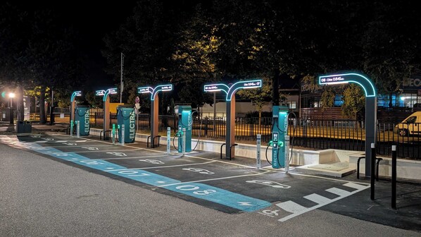 電気車両充電スタンド