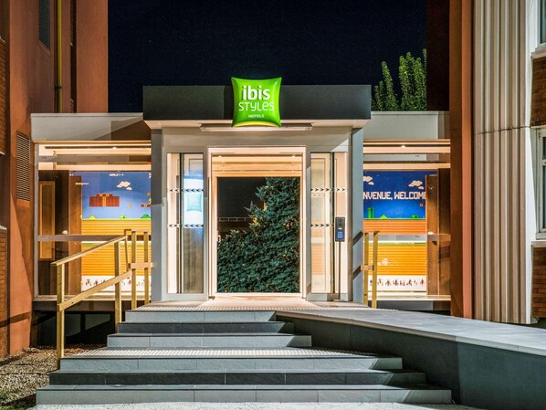 Exterior - ibis Styles Lyon Bron Eurexpo (Bron)