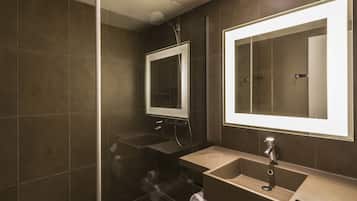 Miljøvenlige toiletartikler, hårtørrer, håndklæder