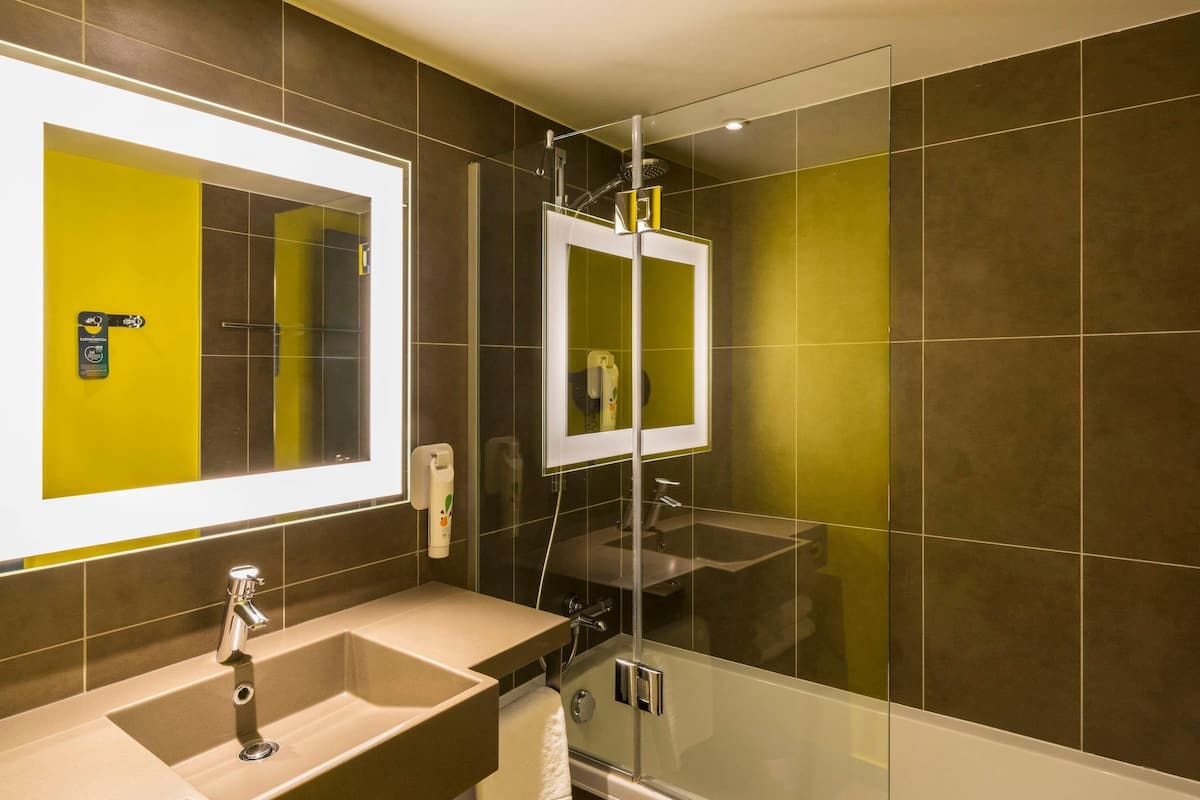 Individually furnished, desk, laptop workspace, blackout curtains