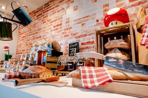 Free daily buffet breakfast  - ibis Styles Lyon Bron Eurexpo (Bron)