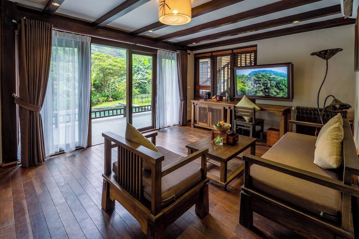 5 Bedroom Pool Villa | Minibar, in-room safe, desk, soundproofing