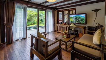 Minibar, in-room safe, desk, soundproofing