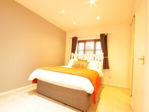 Iron/ironing board, free WiFi, bed sheets - Victoria House (Hull)