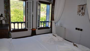 Traditional Double Room | Free WiFi, bed sheets
