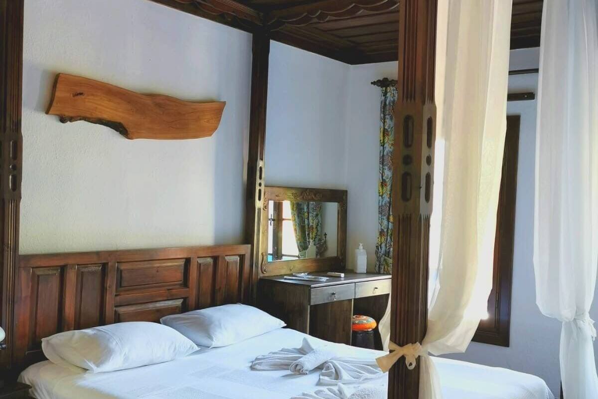 Traditional Double Room | WiFi (free), bed sheets