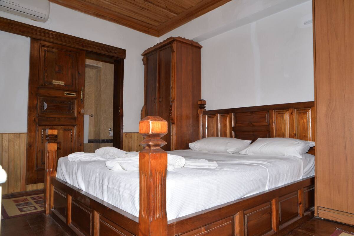 Standard Double Room | WiFi (free), bed sheets