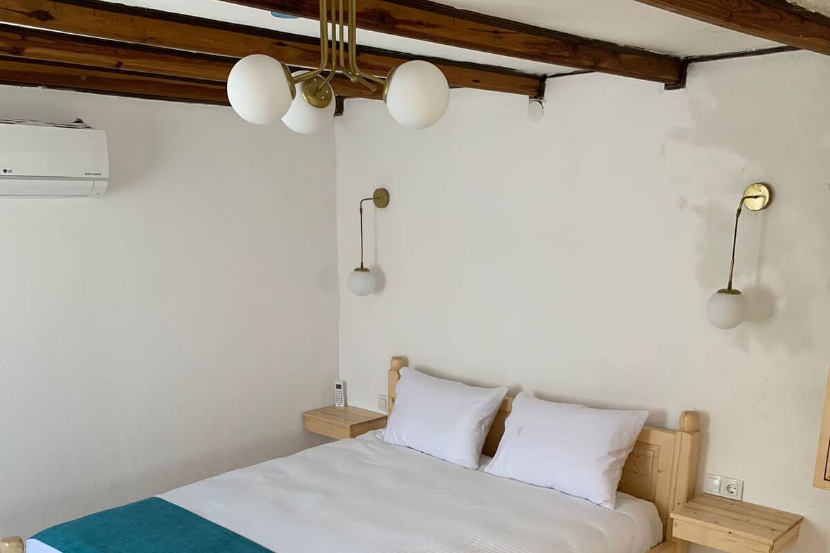 Traditional Room | WiFi (free), bed sheets