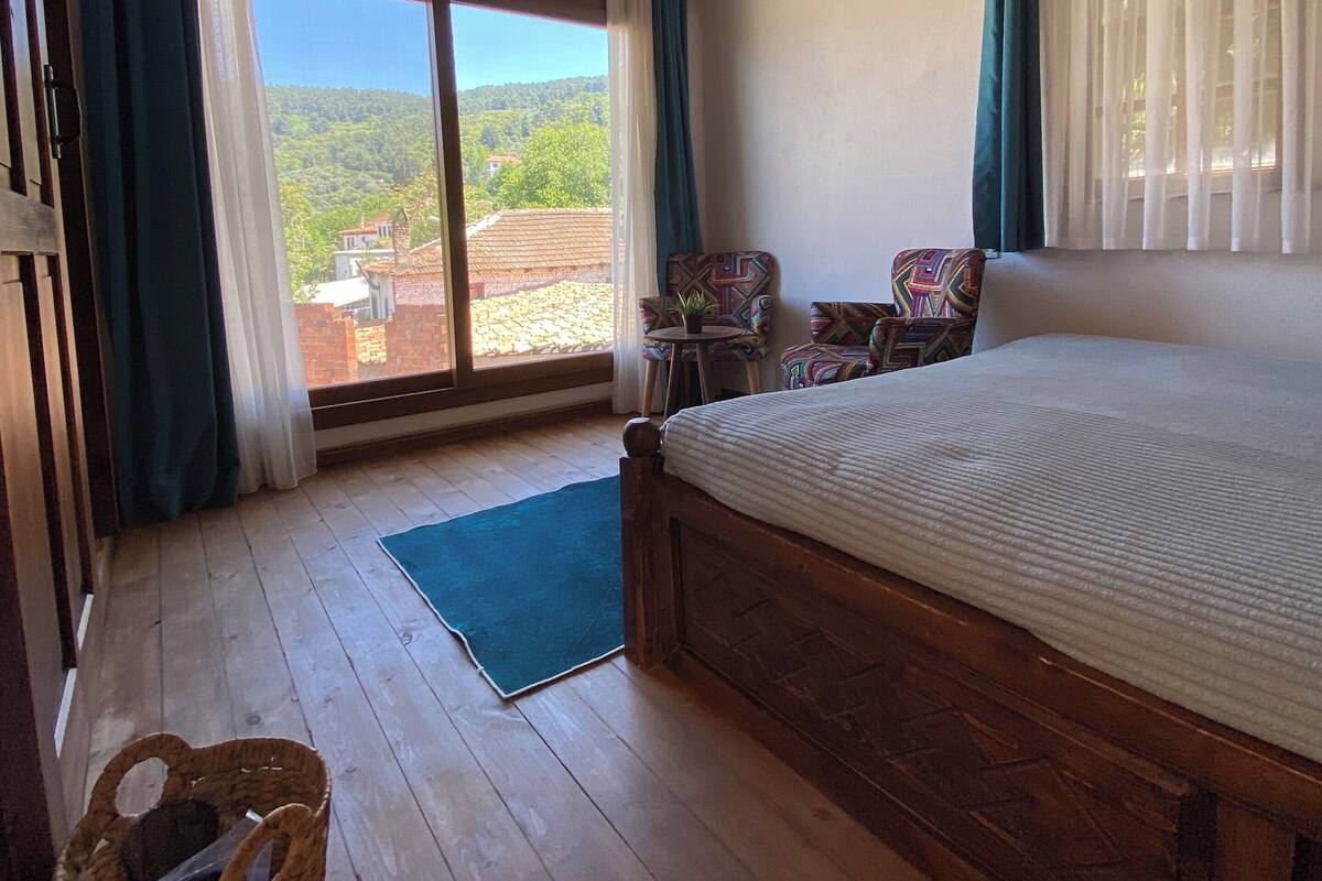 Traditional Double Room | WiFi (free), bed sheets
