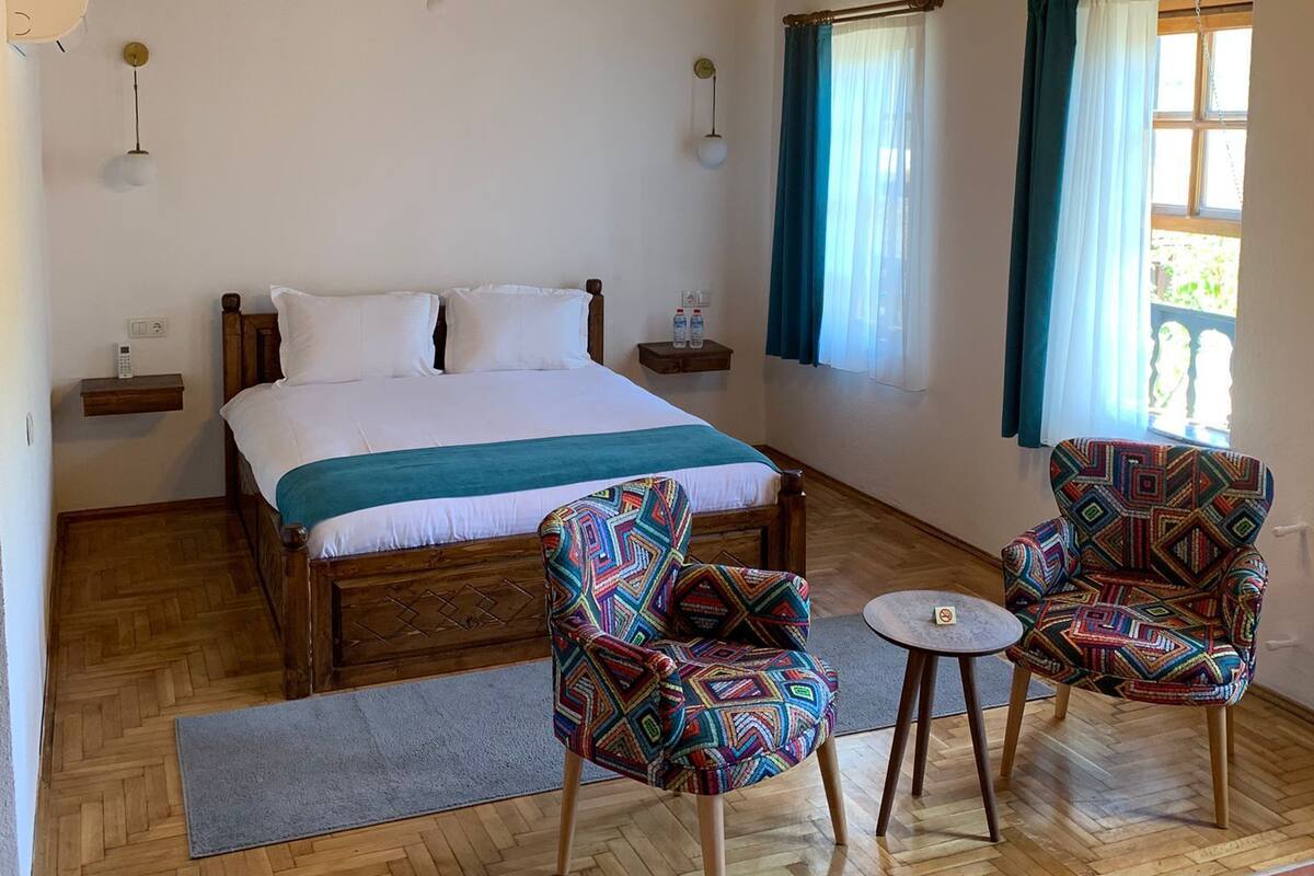 Deluxe Room | WiFi (free), bed sheets