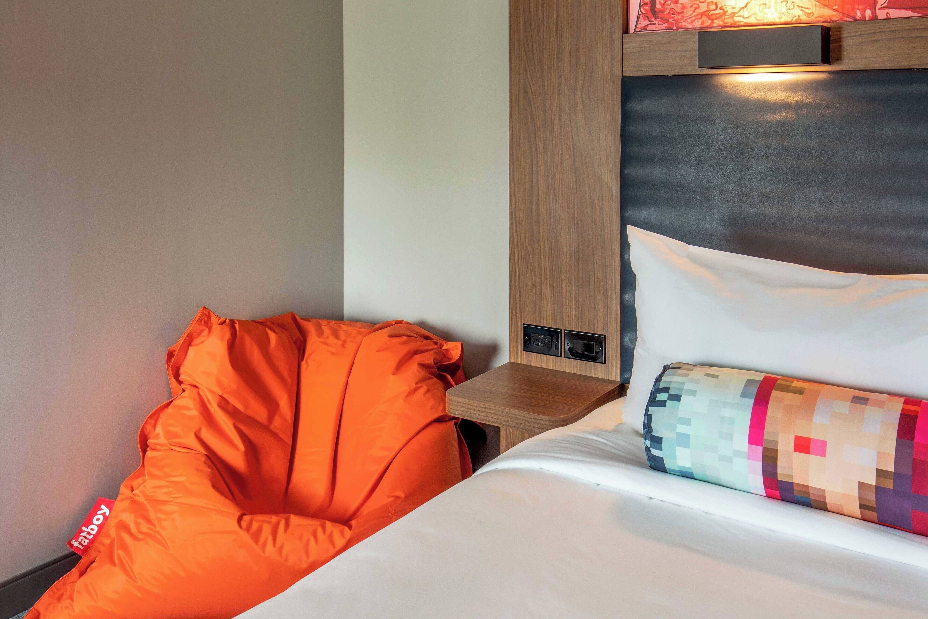 premium bedding, in-room safe, desk, laptop workspace