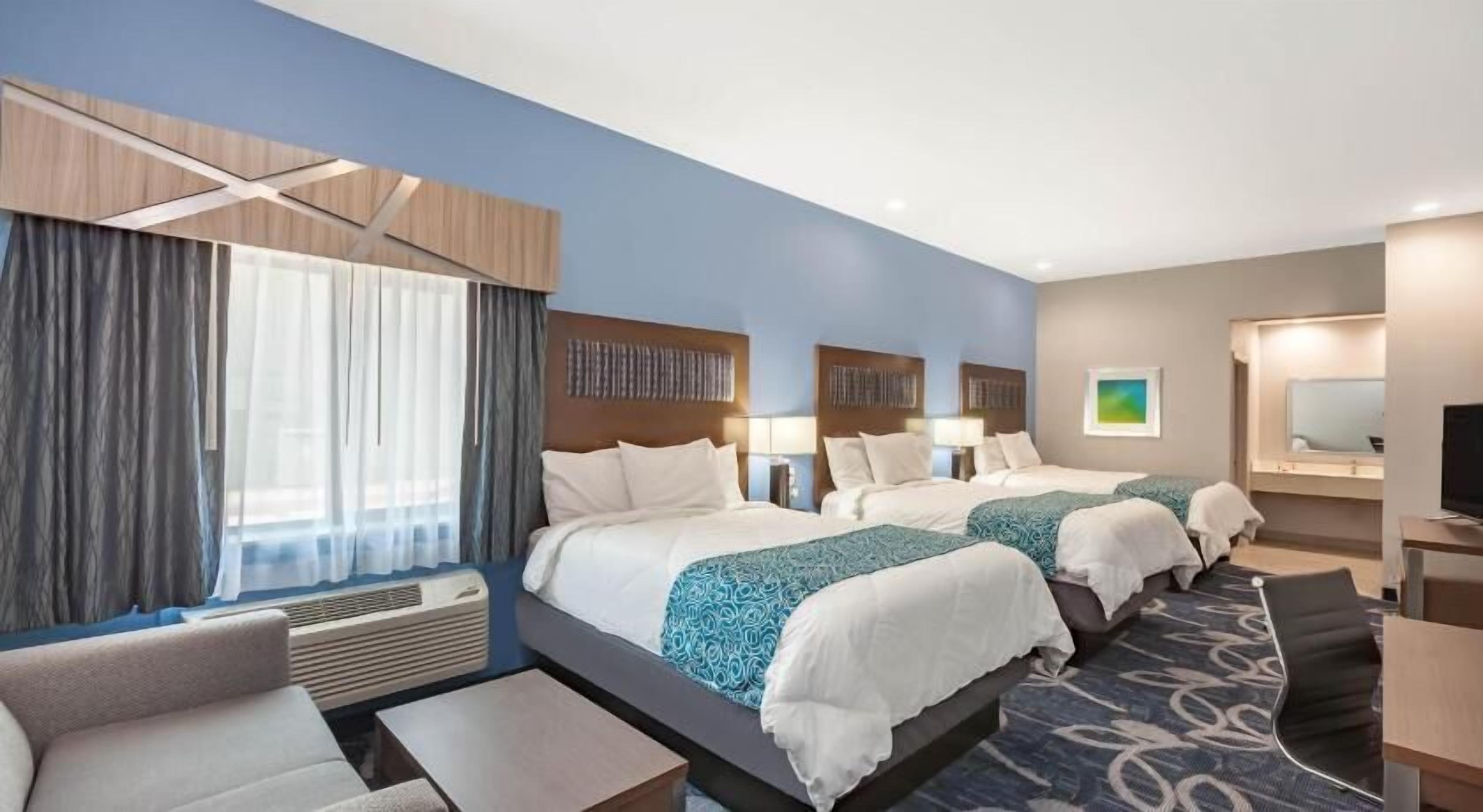 Pillowtop beds, desk, iron/ironing board, free WiFi