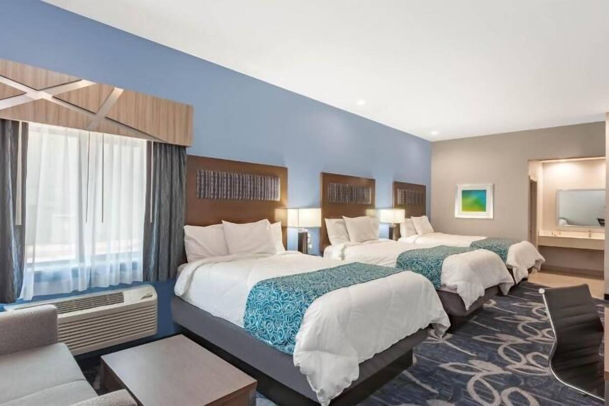 Pillowtop beds, desk, iron/ironing board, free WiFi