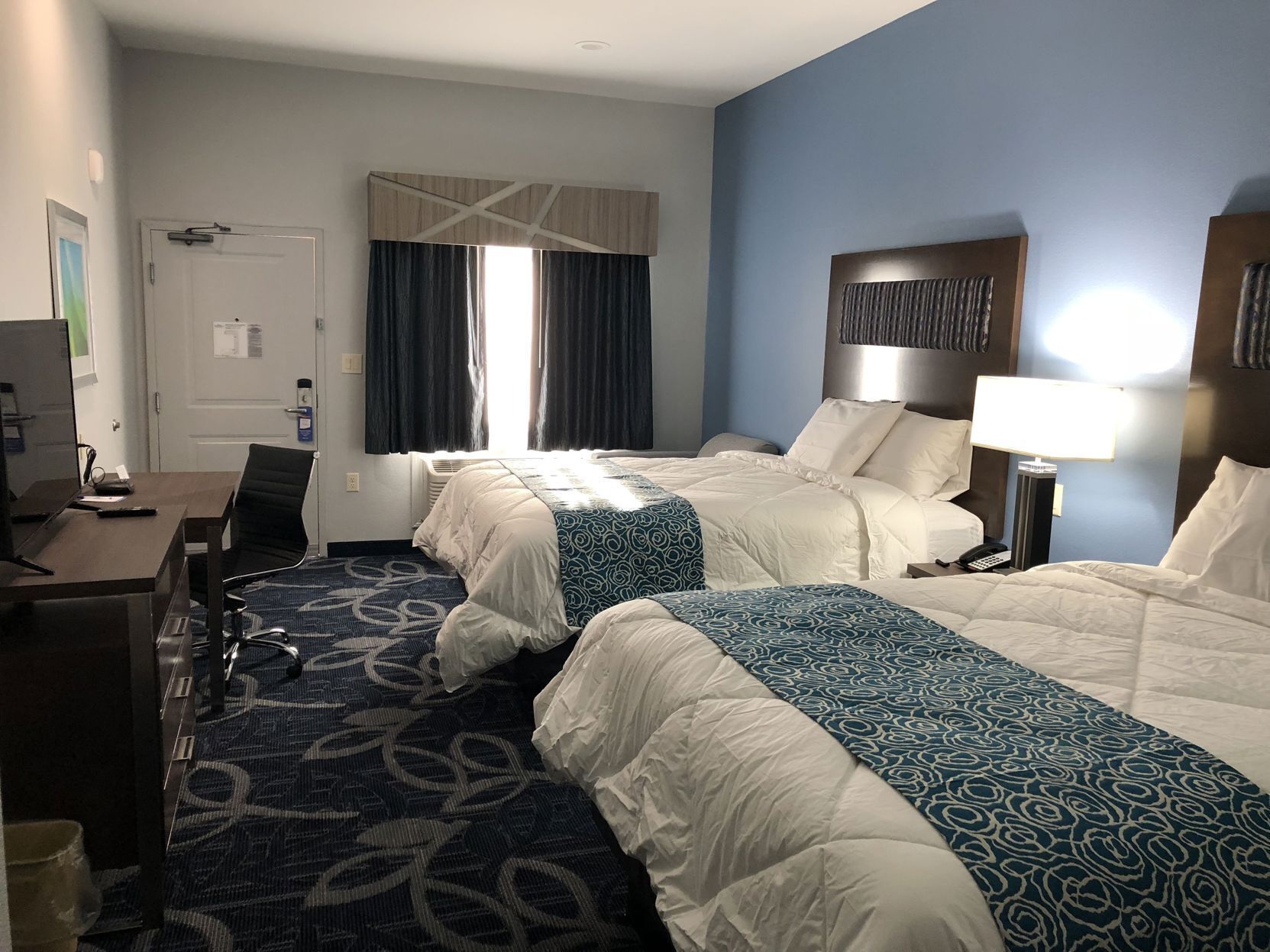Pillowtop beds, desk, iron/ironing board, free WiFi