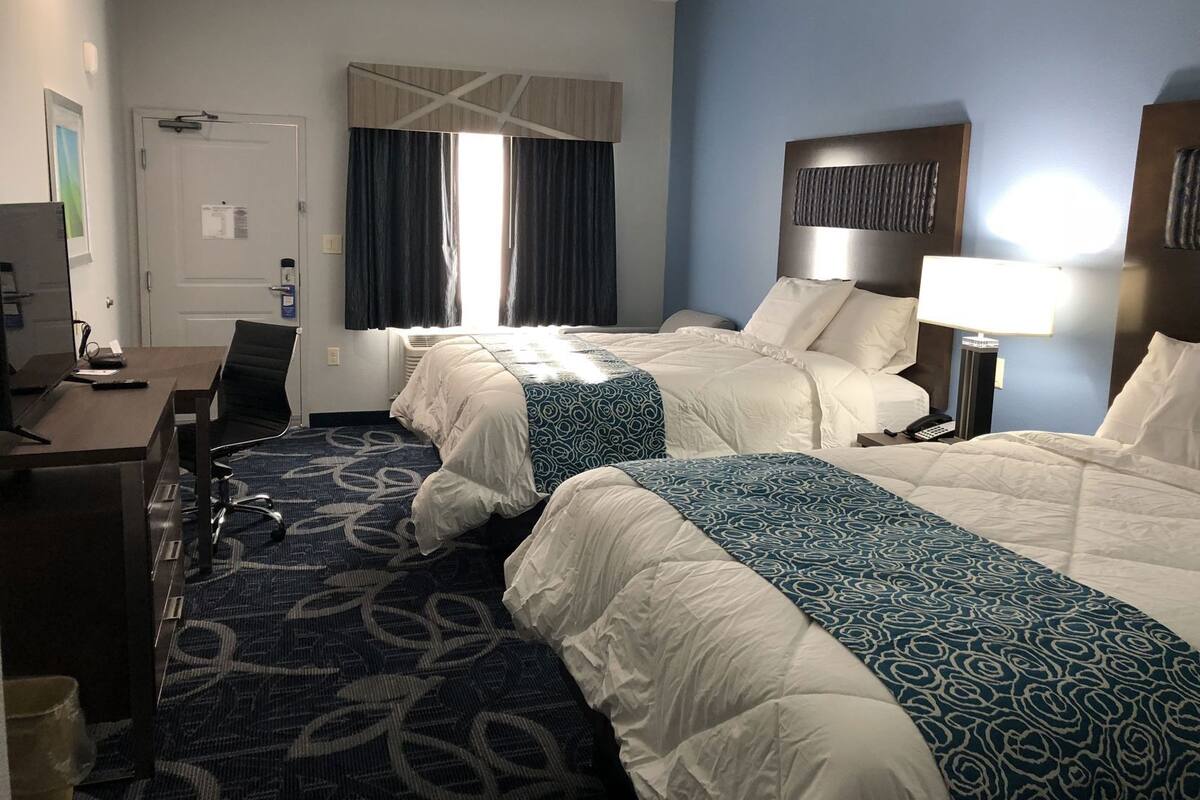 Pillowtop beds, desk, iron/ironing board, free WiFi