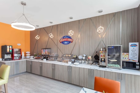 Free daily continental breakfast . Baymont by Wyndham Houston Hobby Airport