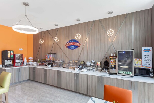 Free daily continental breakfast - Baymont by Wyndham Houston Hobby Airport (Houston)