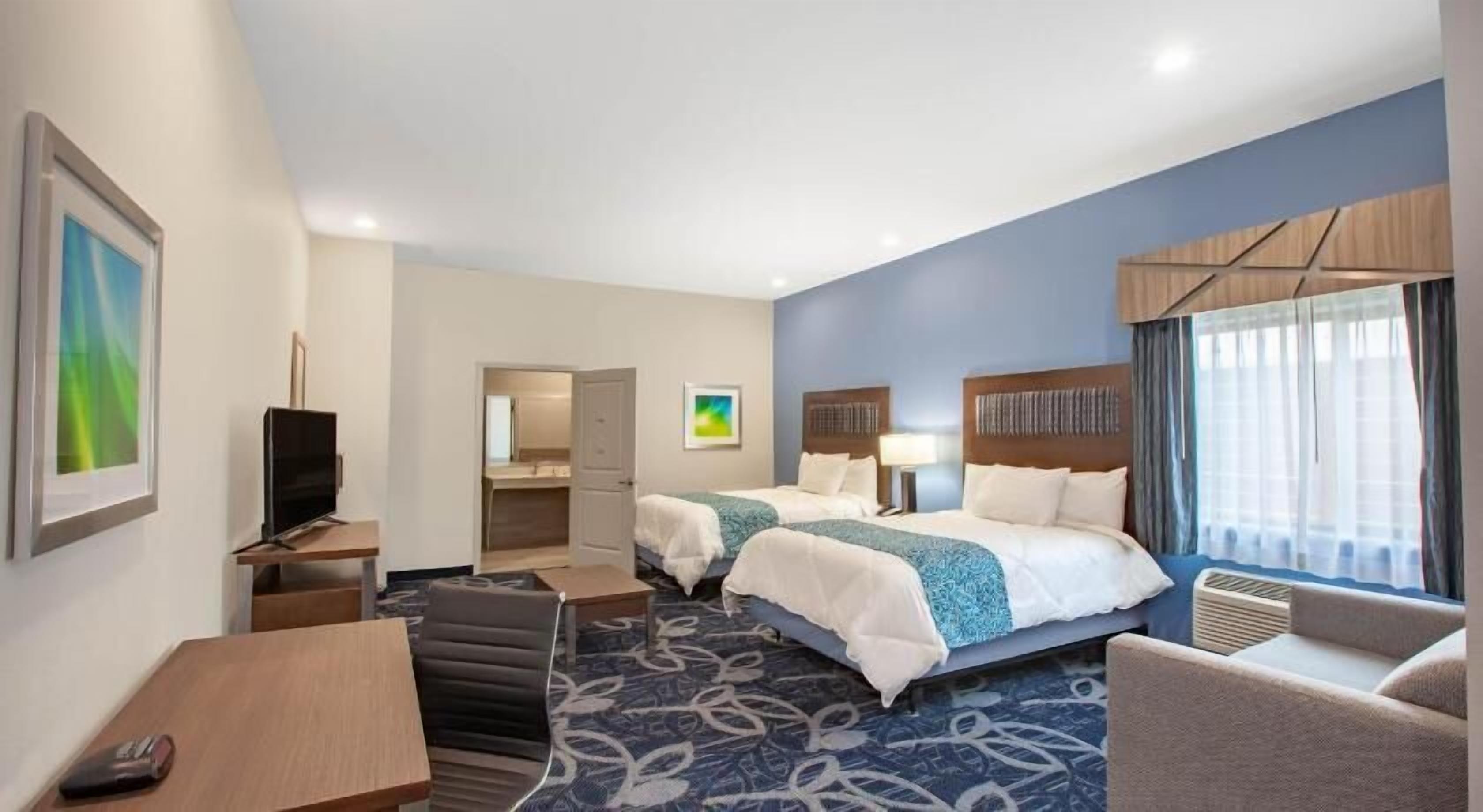 Pillowtop beds, desk, iron/ironing board, free WiFi