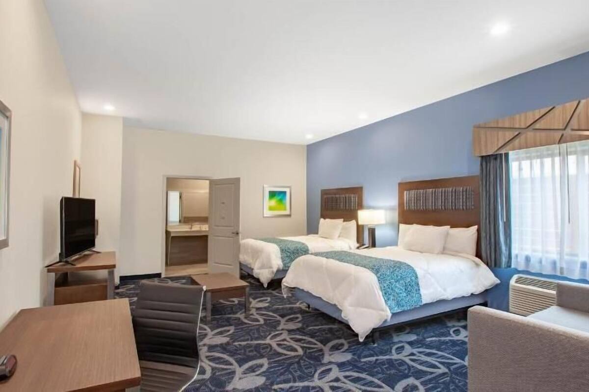 Pillowtop beds, desk, iron/ironing board, free WiFi