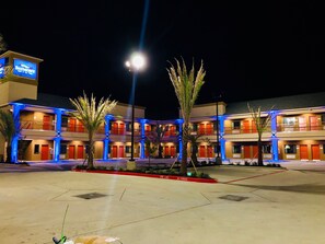 Front of property - evening/night - Baymont by Wyndham Houston Hobby Airport (Houston)