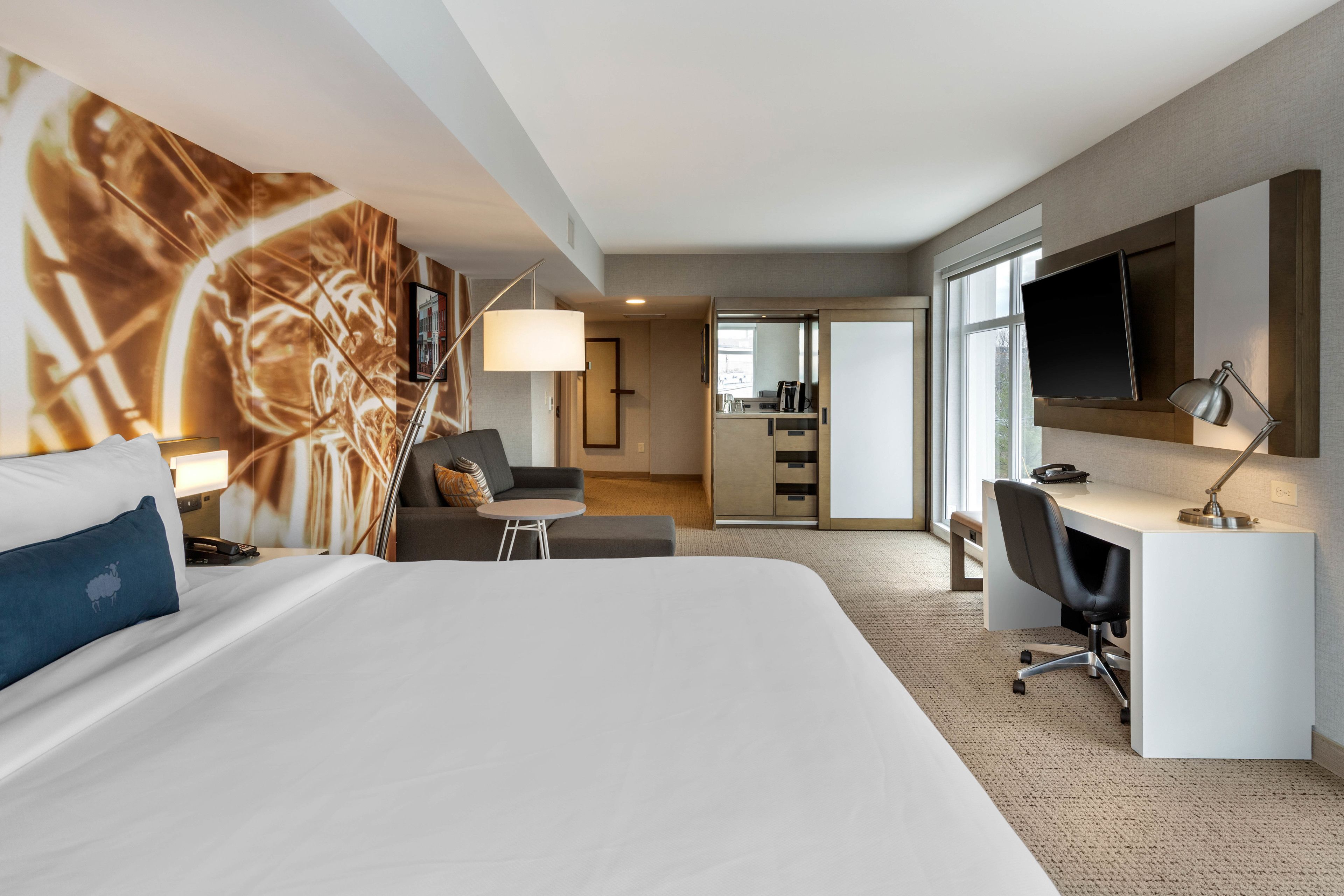 Suite, 1 King Bed with Sofa bed, Non Smoking (Upgrade) | Premium bedding, in-room safe, desk, laptop workspace