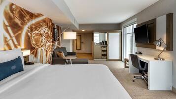 Suite, 1 King Bed with Sofa bed, Non Smoking (Upgrade) | Premium bedding, in-room safe, desk, laptop workspace