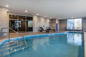 室內游泳池