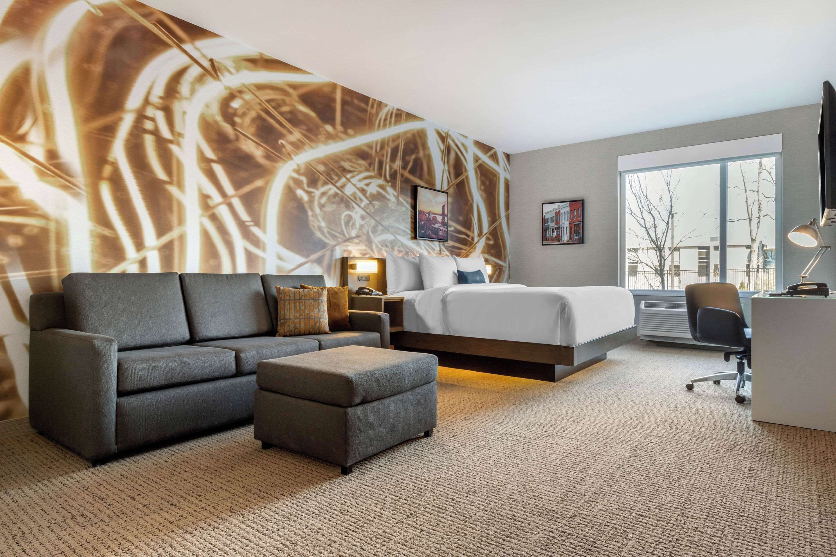 premium bedding, in-room safe, desk, laptop workspace